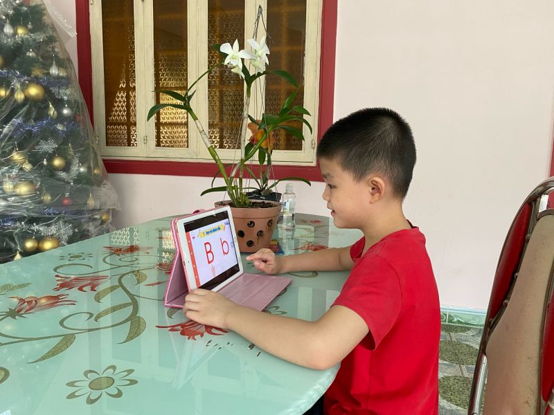 Bé Gia Huy học âm B môn tiếng Việt 1 trên HOC247 Kids